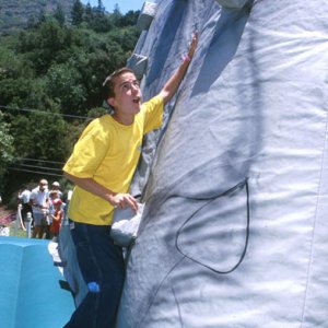 Frankie Muniz at 2000 AIDS Charity Event