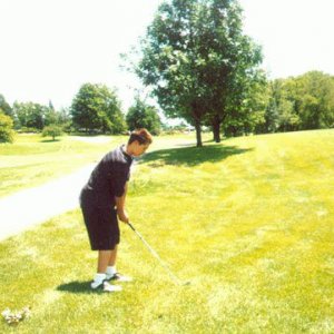 Justin Berfield playing golf