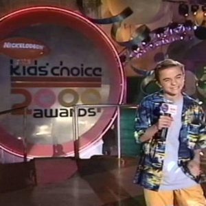 Frankie Muniz co-hosted the Nickelodeon Kids' Choice Awards (2000)