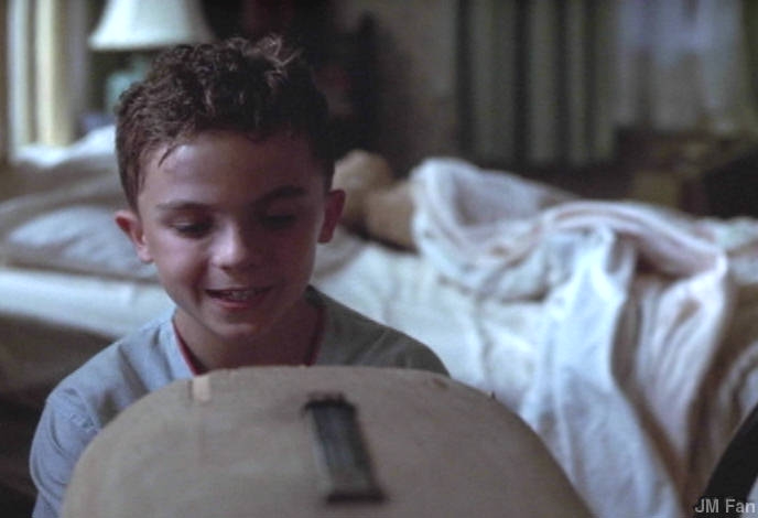 Frankie Muniz in 'My Dog Skip' (2000) screen captures - Malcolm in the ...