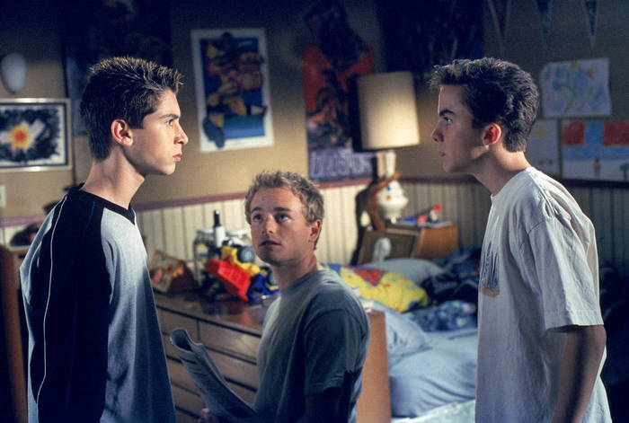 2x21 Malcolm vs. Reese still - Malcolm in the Middle VC - Gallery Photos